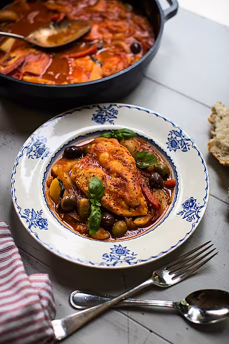 One Pan Chicken Cacciatore | DonalSkehan.com, A dinner packed with flavour for the whole family. 