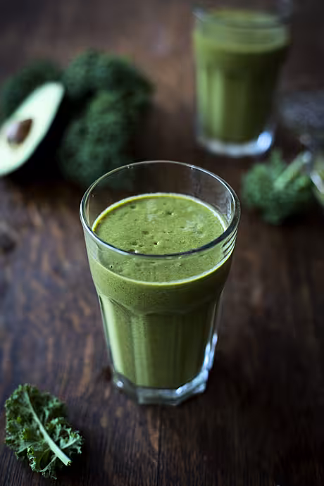 Ultimate Green Smoothie | DonalSkehan.com, A powerful blend of fruit and veggies and sets you up for the day ahead! 